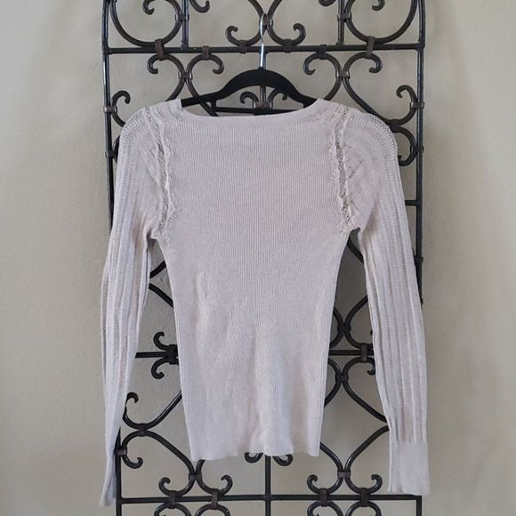 SOLD!! VICTORIA'S SECRET Thin Sweater - Sizes XS - Picture 2 of 6